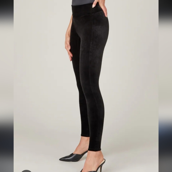 SPANX Pants - SPANX Womens Velvet Sleek Black Tummy control Leggings Size M